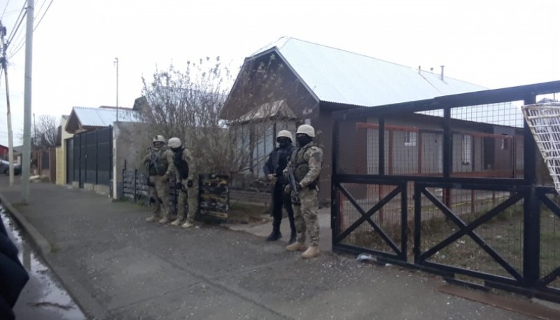 Vivienda allanada por el personal policial.