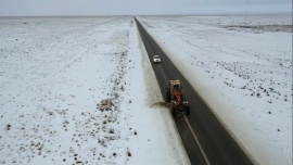 Vialidad Provincial realiza tareas de despeje de nieve y distribución de sal en rutas