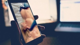 Lucha sin fin de una mujer por eliminar un video porno de internet