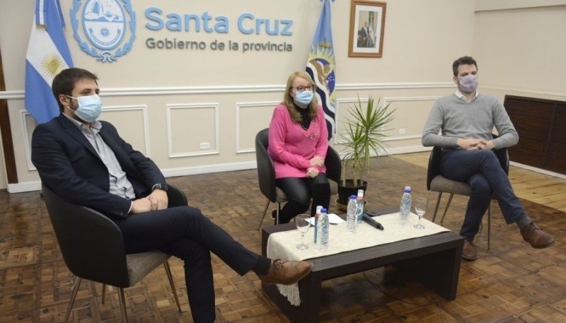 Alicia Kirchner junto a Leandro Zuliani y Mariano Bertinat.