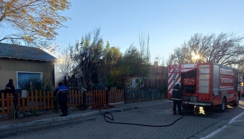 Bomberos sofocó el incendio.