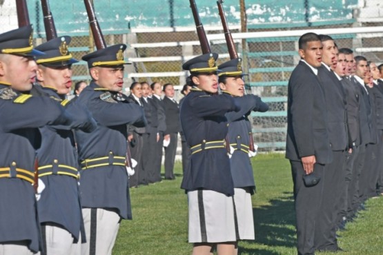 Mariano Arcioni tomó juramento de lealtad a 170 aspirantes y cadetes de la Policía del Chubut  