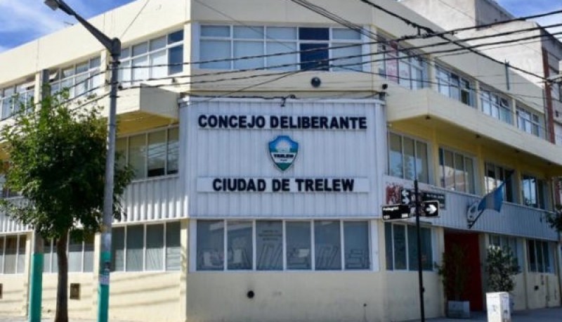 El Concejo Deliberante de Trelew creó en 2008 la Banca del Vecino mediante una ordenanza, por considerar que se trata de un derecho ciudadano de incidencia pública.