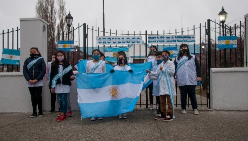 Convocaron a sus hijos para una promesa presencial.