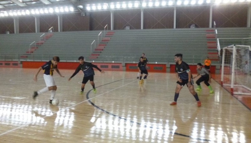 Ayer comenzó a jugarse una nueva fecha de la Liga Municipal de Futsal en El Calafate.