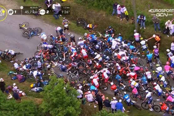 Impactante caída de ciclistas en el Tour de France