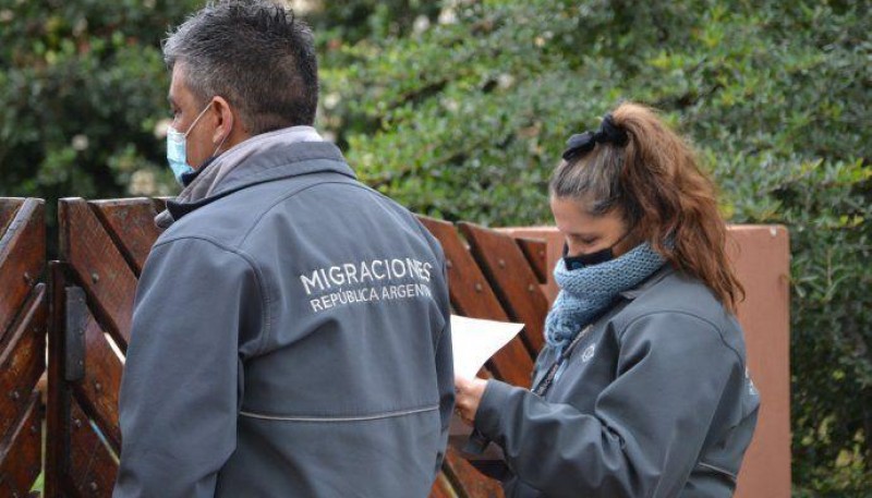 Migraciones controla en todo el país y hubo infractores en Santa Cruz.