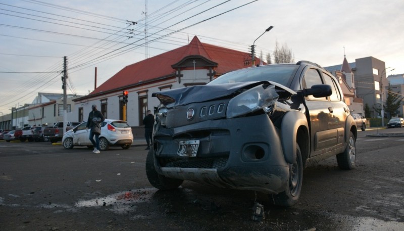 Los autos tras el choque (Foto: C.Robledo).