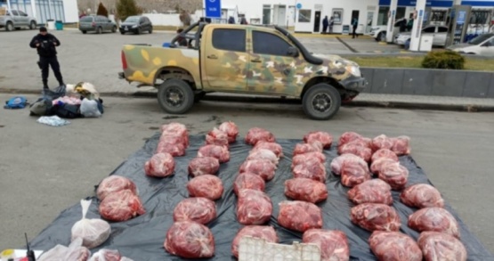 La Policía de Esquel decomisó más de mil kilos de carne faenada. (Foto: Diario Jornada)