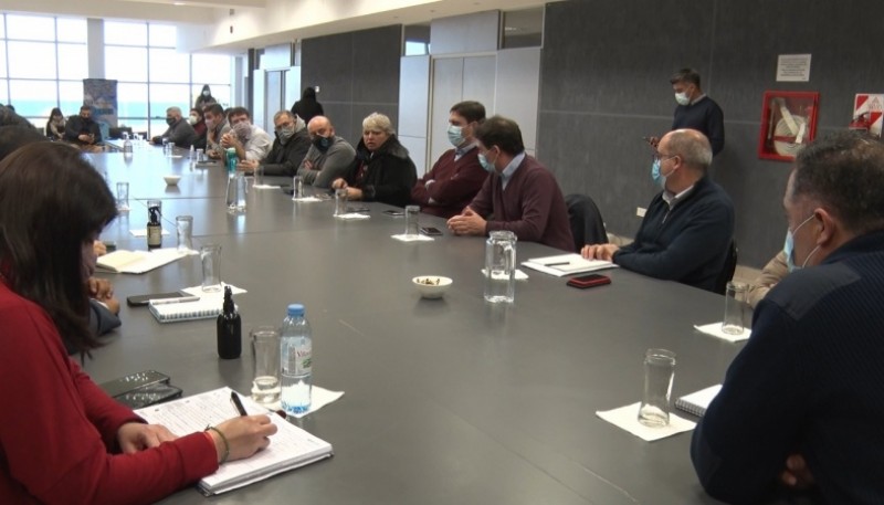 Eugenio Quiroga encabezó una reunión entre funcionarios provinciales y municipales en Caleta Olivia