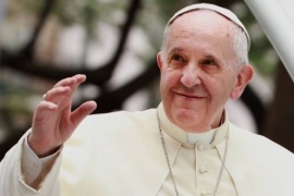 El Papa Francisco “reaccionó bien” a la operación y permanecerá internado 5 días más