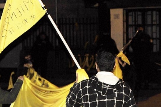 Destrozó la casa del abusador de su hijo y ahora deberá pedir disculpas y pagar los daños. (Foto: El Sureño)