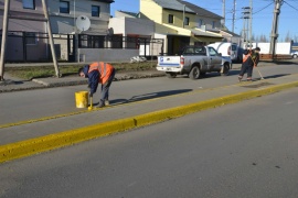 Se realizan tareas de demarcación de sendas peatonales sobre avenida San Martín