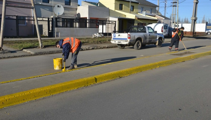 Se realizan tareas de demarcación de sendas peatonales sobre avenida San Martín 