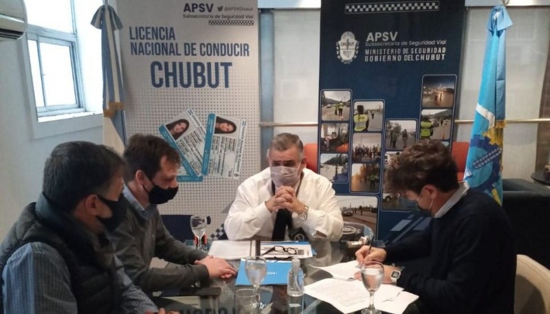 Se firmó el convenio para la implementación de la licencia única de conducir para las comunas rurales de Chubut