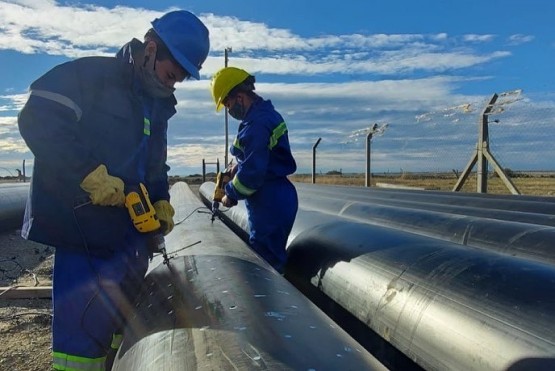 Llegaron los materiales para recambiar la bombilla de la toma de la POI