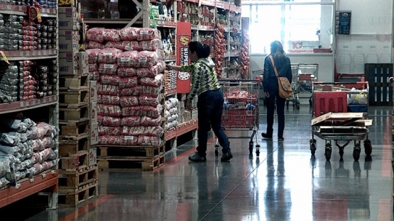 Comercio Interior reglamentó la Ley de Góndolas para supermercados mayoristas