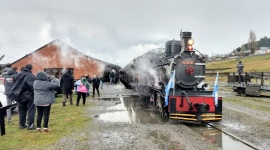 Con una emotiva salida, “La Trochita” inauguró la temporada invernal