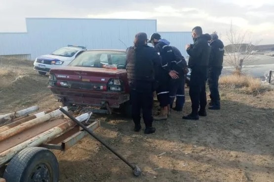 Dos hombres fueron detenidos mientras intentaban robar caños tubing de un galpón privado de la localidad de Comodoro Rivadavia. (Foto: El Patagónico)