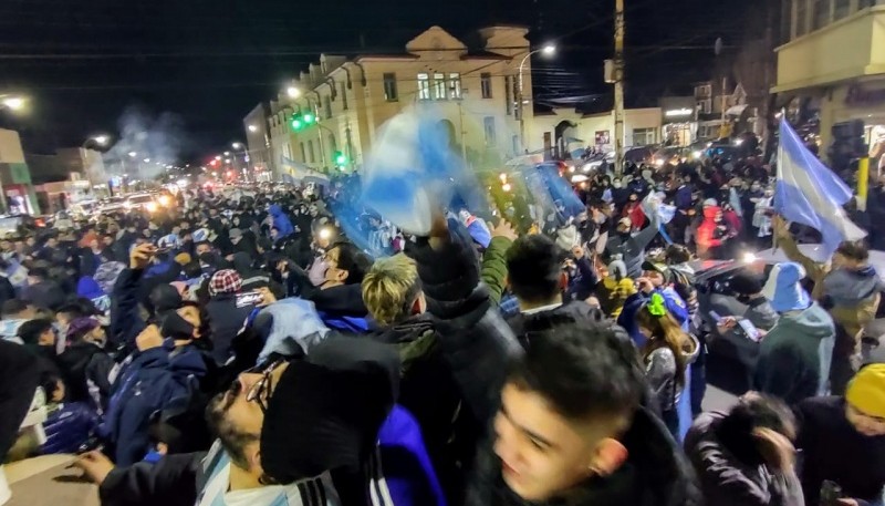 Río Gallegos se tiñe de celeste y blanco para festejar la Copa América 