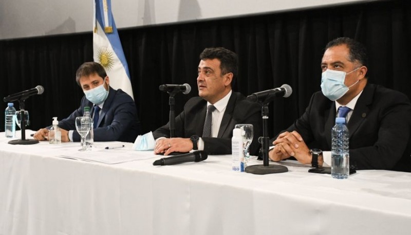 El Ministro Zuliani, el intendente Gustavo González y el vicegobernador Quiroga en Puerto Deseado. 
