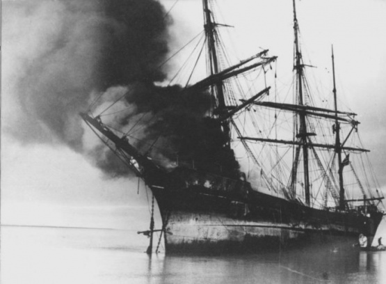 La oscura historia del Marjory Glen, el barco incendiado de Punta Loyola