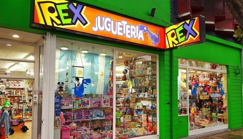 Juguetería REX se encuentra en Avda. Kirchner 1252.