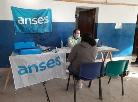 PAMI y ANSES brindaron atención en el barrio Ceferino