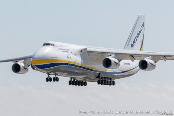 Llega uno de los mayores aviones civiles el mundo: Traerá equipos para una minera de Santa Cruz