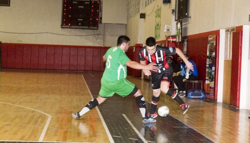 Los goles y las emociones volvieron al Templo del salón capitalino.