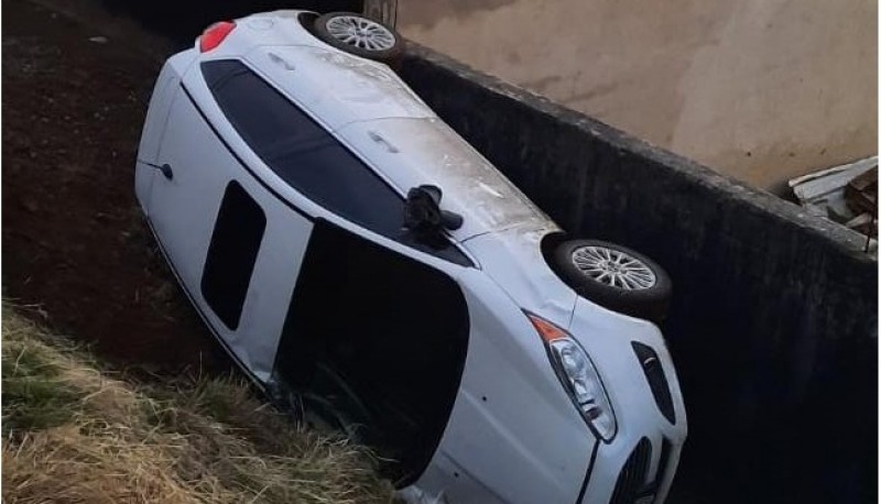 Estado en que terminó el rodado tras volcar. (Foto: Multimedio El Socavón)