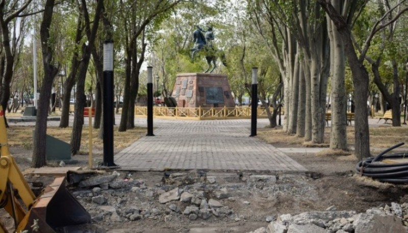 Trabajan en la Plaza San Martín.