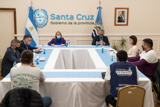 Alicia recibió a los representantes de los trabajadores del puerto de Deseado.