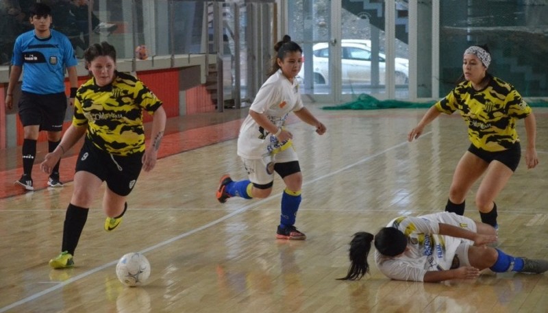 Todos los encuentros se llevaron a cabo, con público, en el nuevo estadio polideportivo de la Villa Turística.