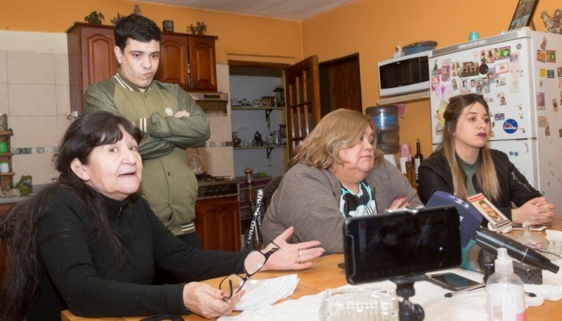 La conferencia fue en la casa de Marta, mamá de Padrón. (Foto: C.G.)