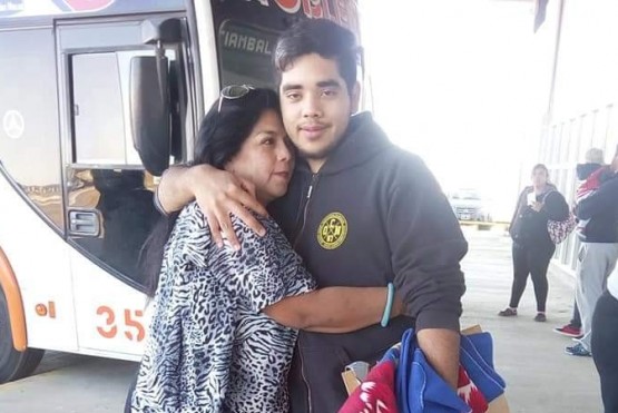 Julia junto a su hijo Alfredo.