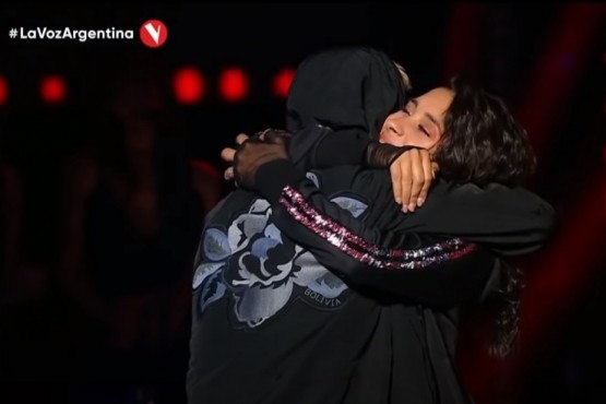 Camila Garay despidiéndose de La Voz.