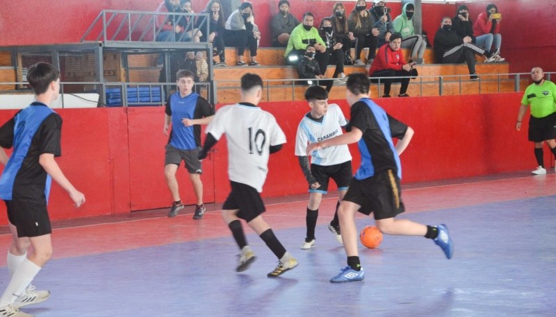 En el torneo barrial participan jóvenes de las categorías Sub 18 y Sub 15 femenino y masculino.