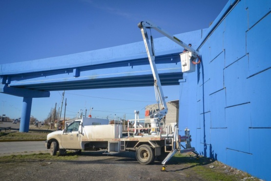 Trabajos de iluminación del Puente de la Avenida Balbín.