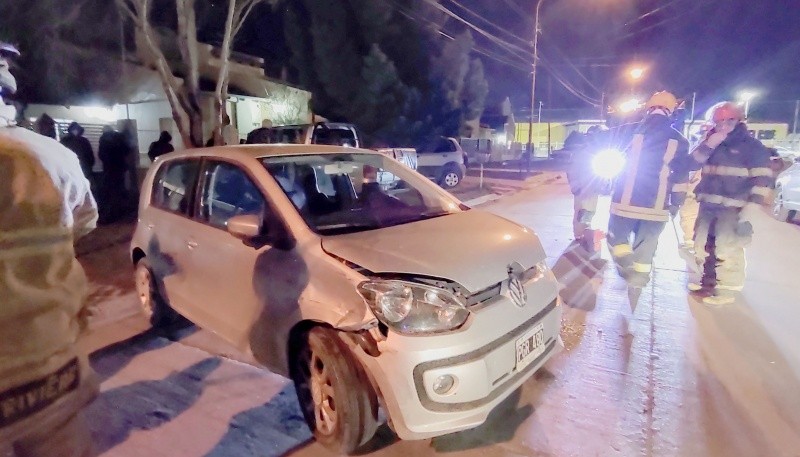 El Volkswagen terminó con daños en el frente. (Foto: C.G.)