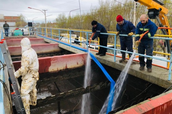 Comenzó la limpieza en la Planta Potabilizadora de Agua de Río Gallegos