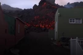 La lava del volcán en Canarias lleva arrasadas 154 hectáreas y 320 edificaciones