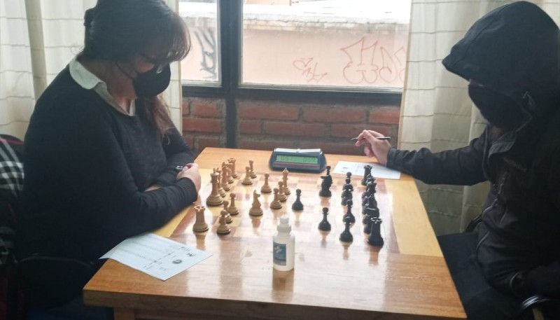 Buena competencia en el ajedrez. 