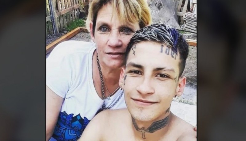 Claudia y su hijo, hoy conocido como L-Gante. 