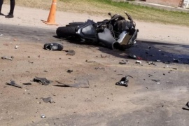 Se mató un joven de 21 años en un tremendo choque de moto