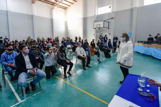 Alicia encabezó el acto de entrega.