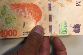 Cómo detectar billetes y recetas "truchas" que circulan en Río Gallegos de forma fácil