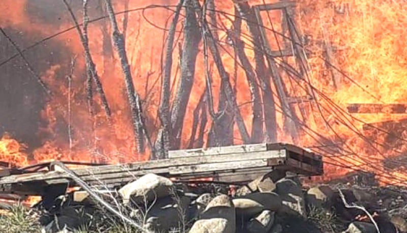 Galpón incendiado. 