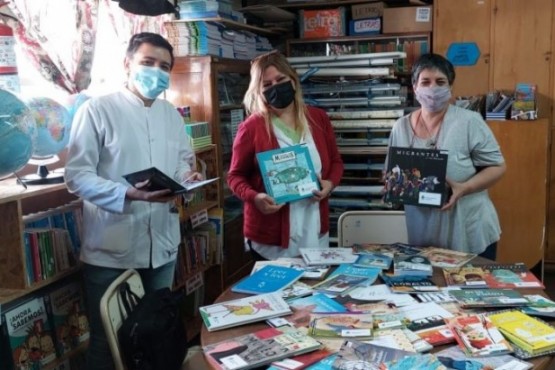 Comienza la distribución de material de lectura a escuelas de Santa Cruz