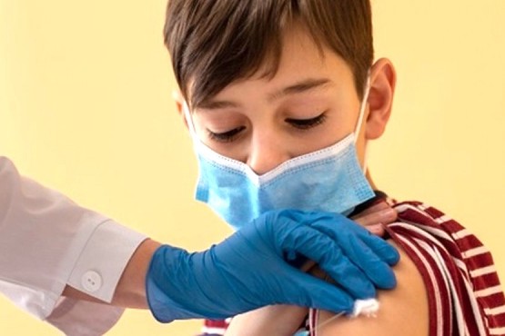 Los niños y niñas serán vacunados con dosis Sinopharm.